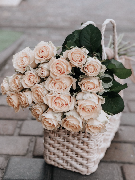Crafting the Ultimate Birthday Experience with Bouquet Delivery and Rose Bouquets