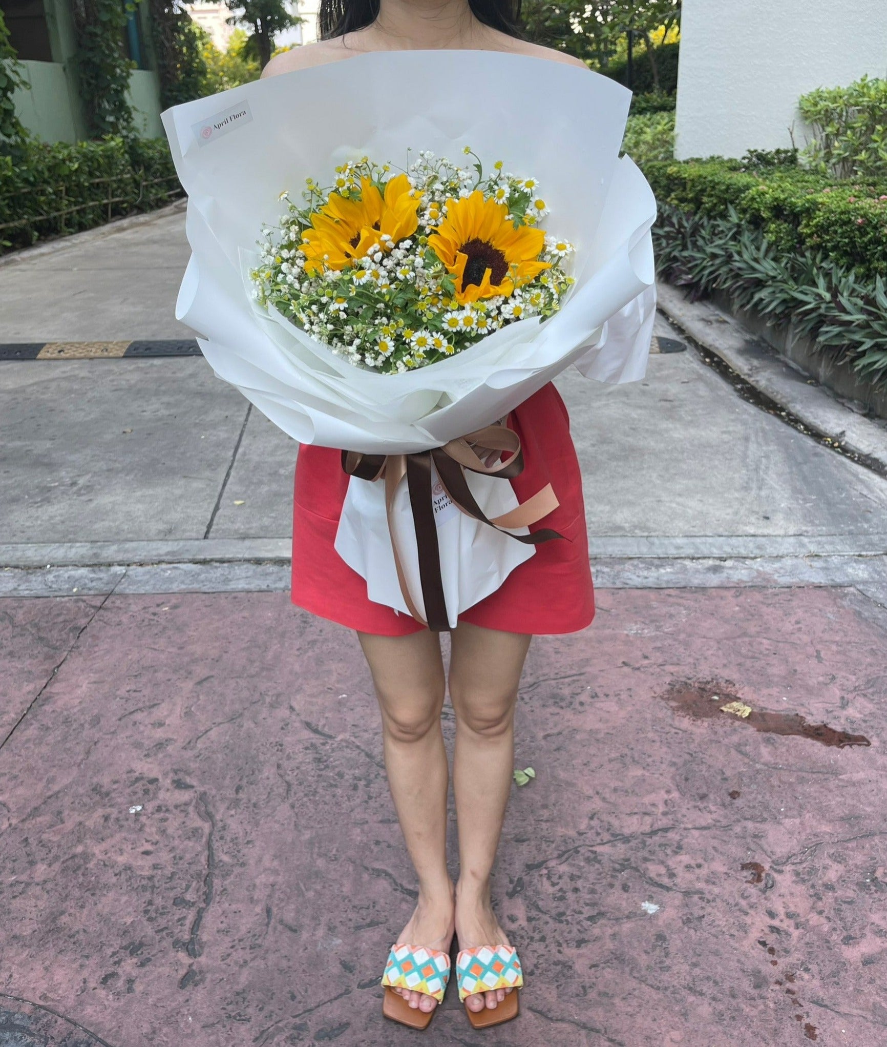 Sweet Bouquet Of Sunflowers mixed with Daisy - Phuket