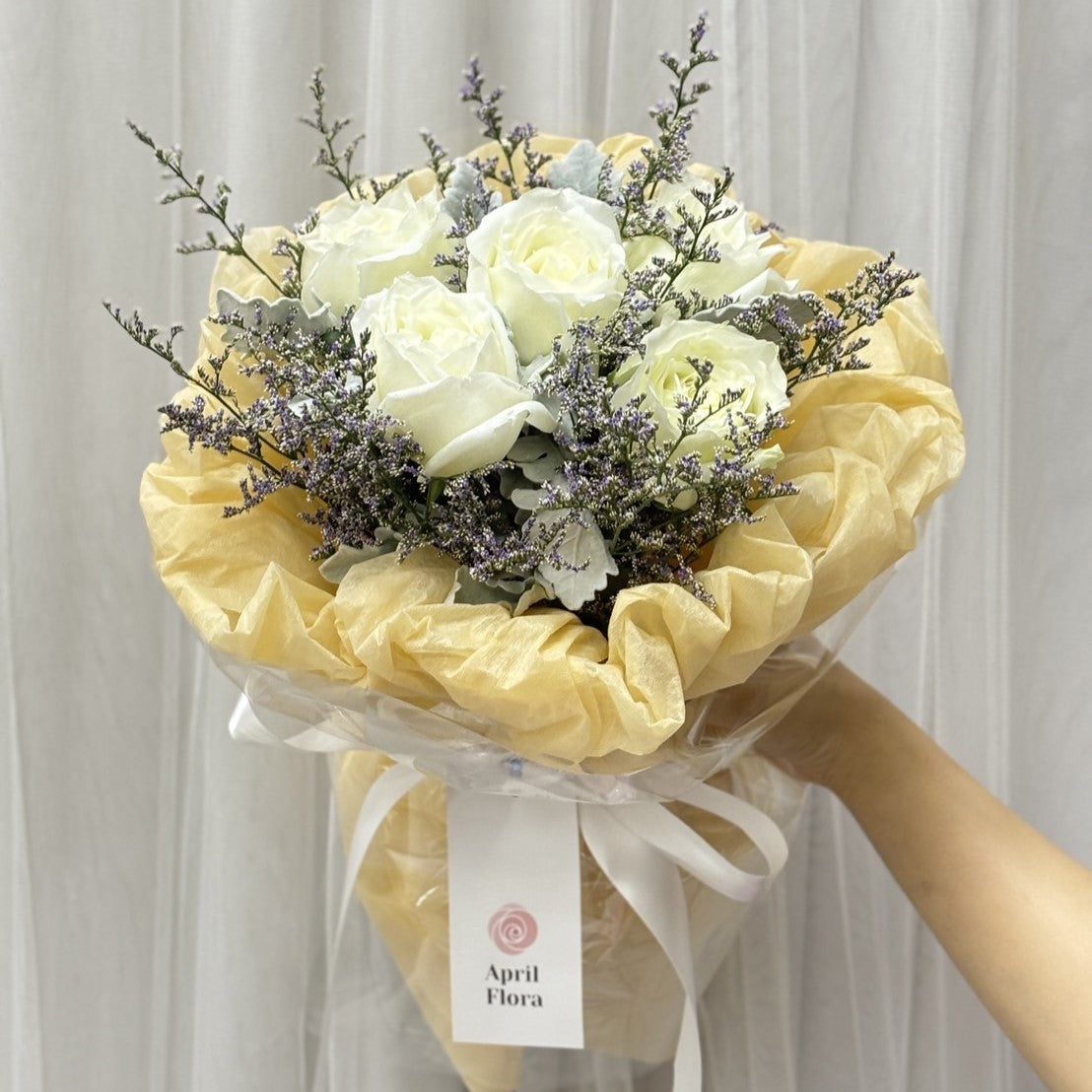 "Fluffy Cream" Bouquet of 5 White Roses