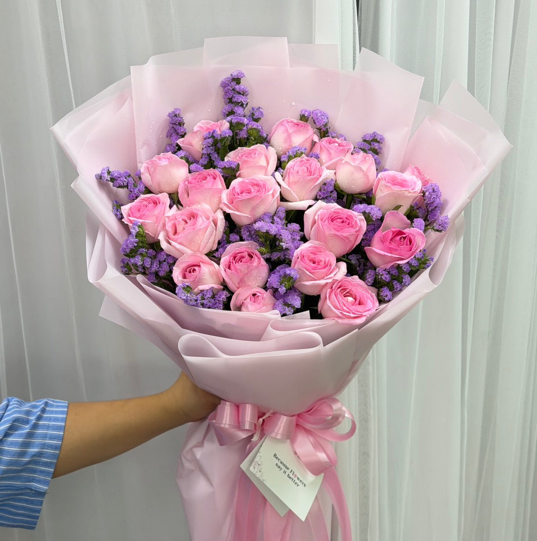"Lavender Dreams" ช่อดอกไม้กุหลาบสีชมพู 10 ดอก