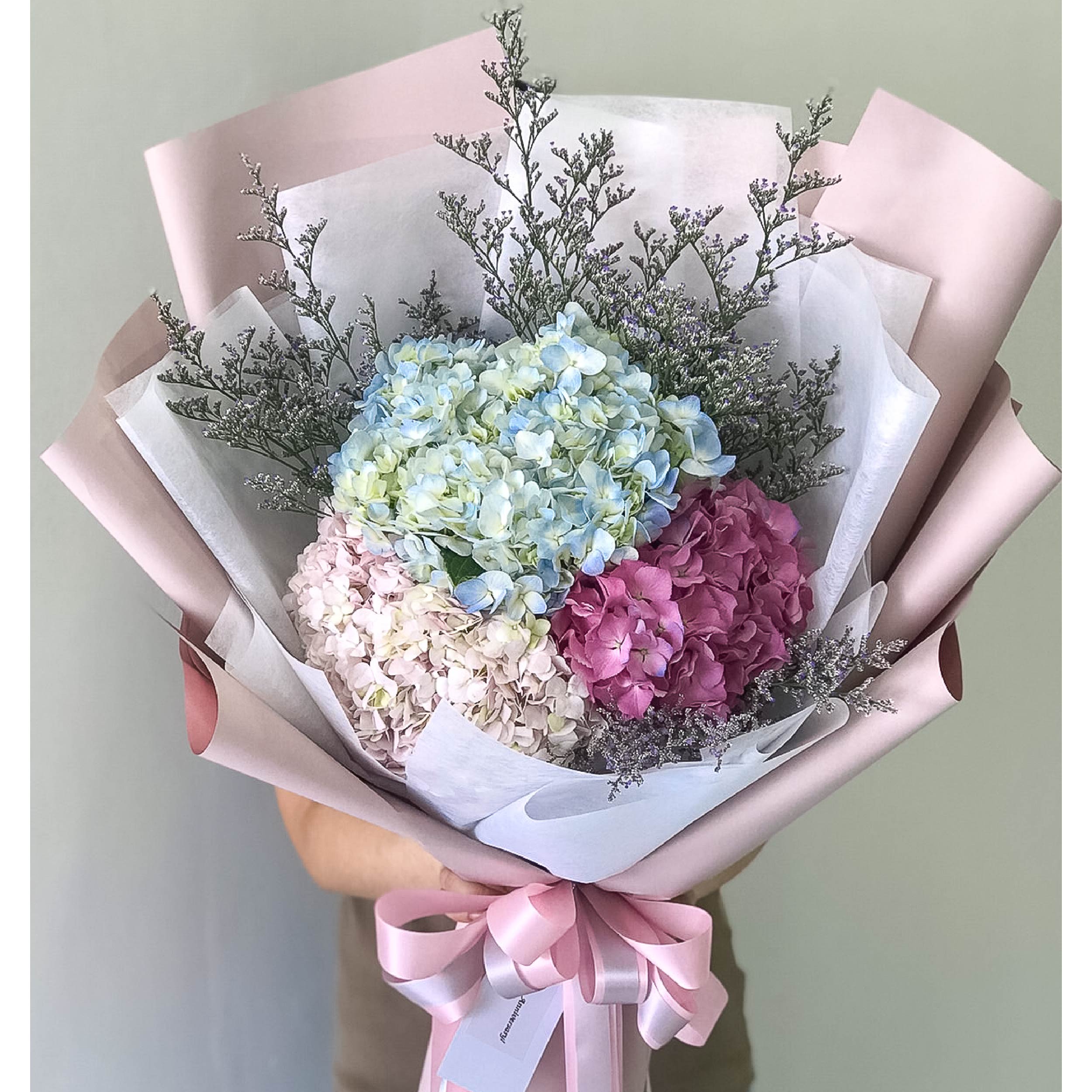 ช่อดอกไม้  Three Shades Bouquet Of Hydrangea