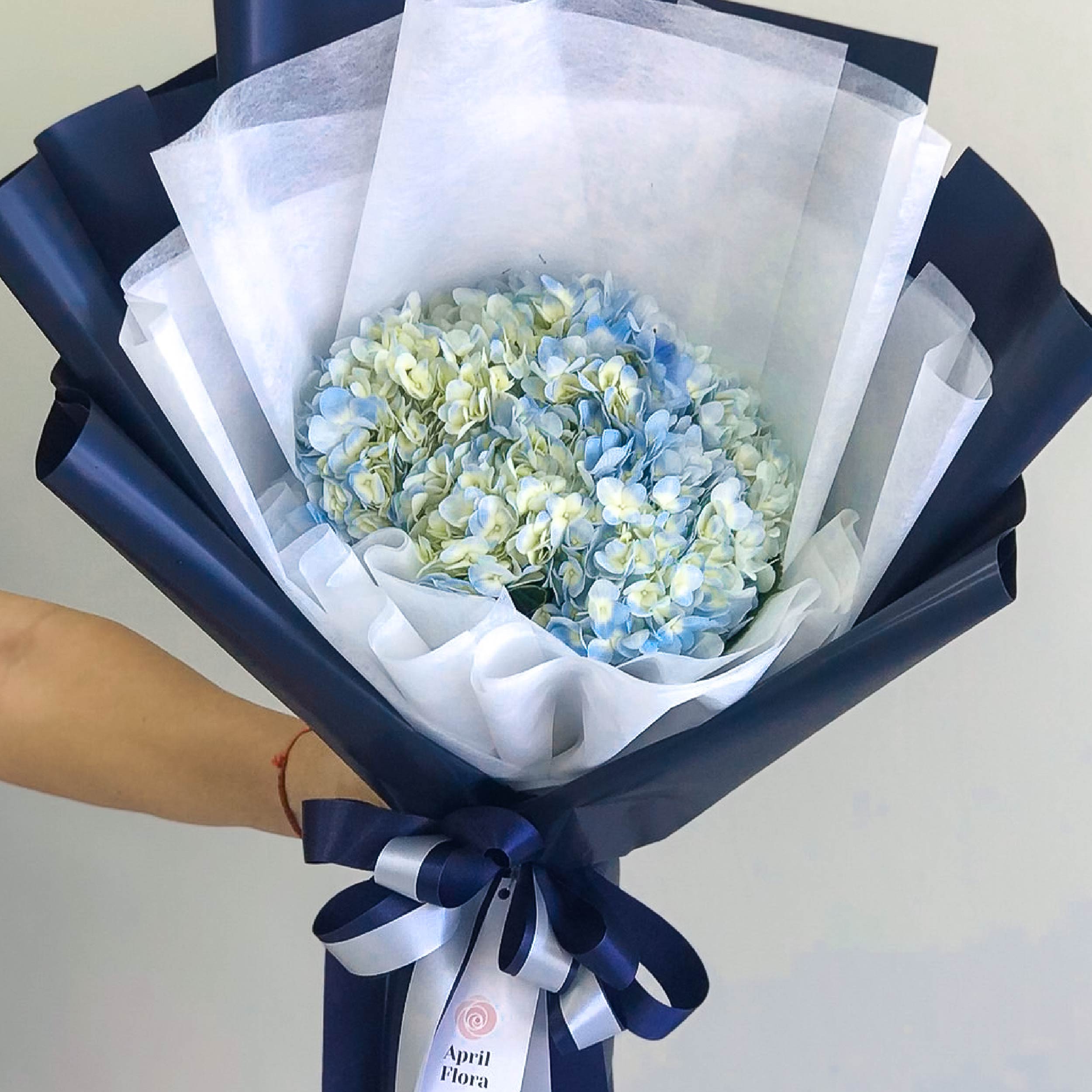 ช่อดอกไม้ Pastel Blue Bouquet With Hydrangea